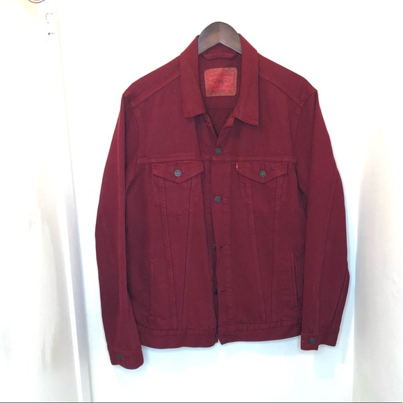 Levi’s men’s trucker jacket in promegranate size L
